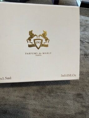 Parfums de Marly Gift Box with Gold Logo - White